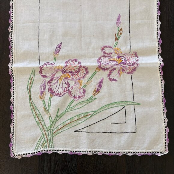 Embroidered Vintage Iris Floral Table Runner With Crocheted Edges - Picture 4 of 4